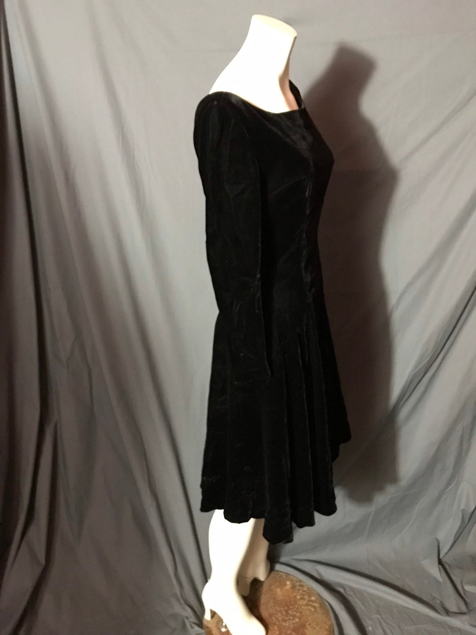 Vintage Anne Fogarty 1950’s black velvet full circle dress S M