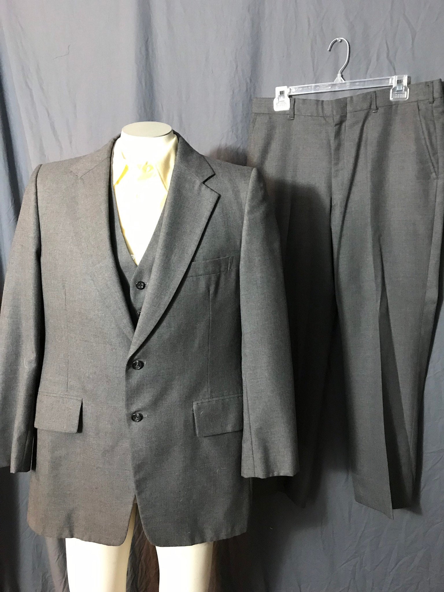 Vintage gray 3pc Suit 42
