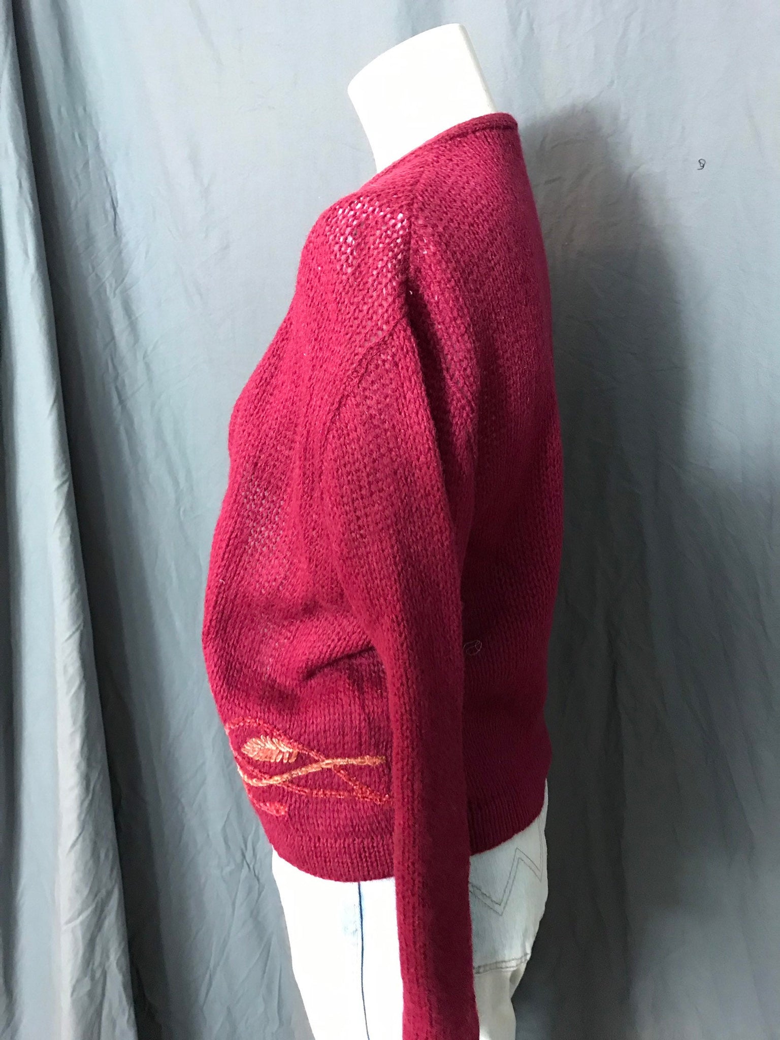Vintage 1950’s maroon cardigan sweater M