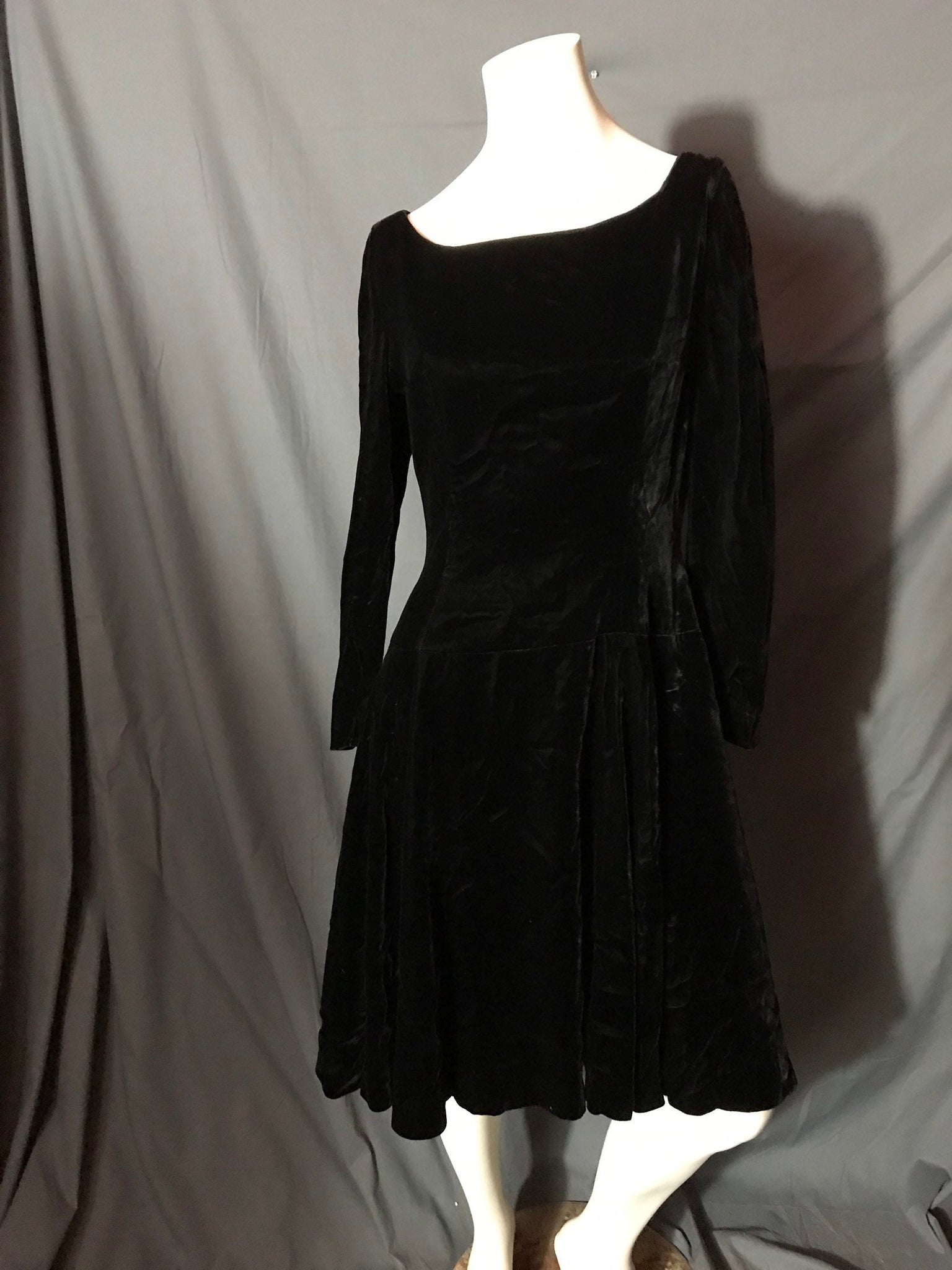 Vintage Anne Fogarty 1950’s black velvet full circle dress S M