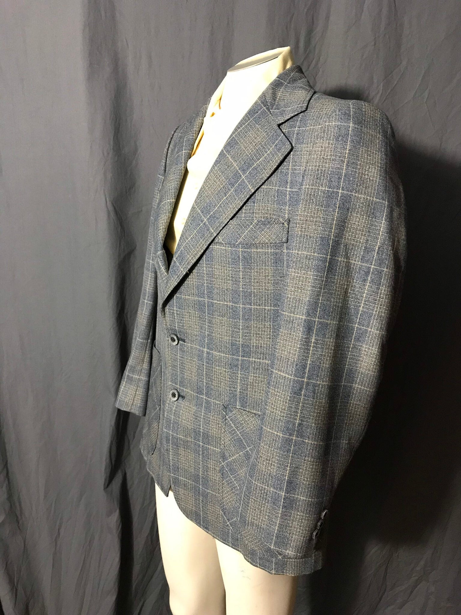 Vintage Curlee 1970’s blue plaid sports coat suit 42