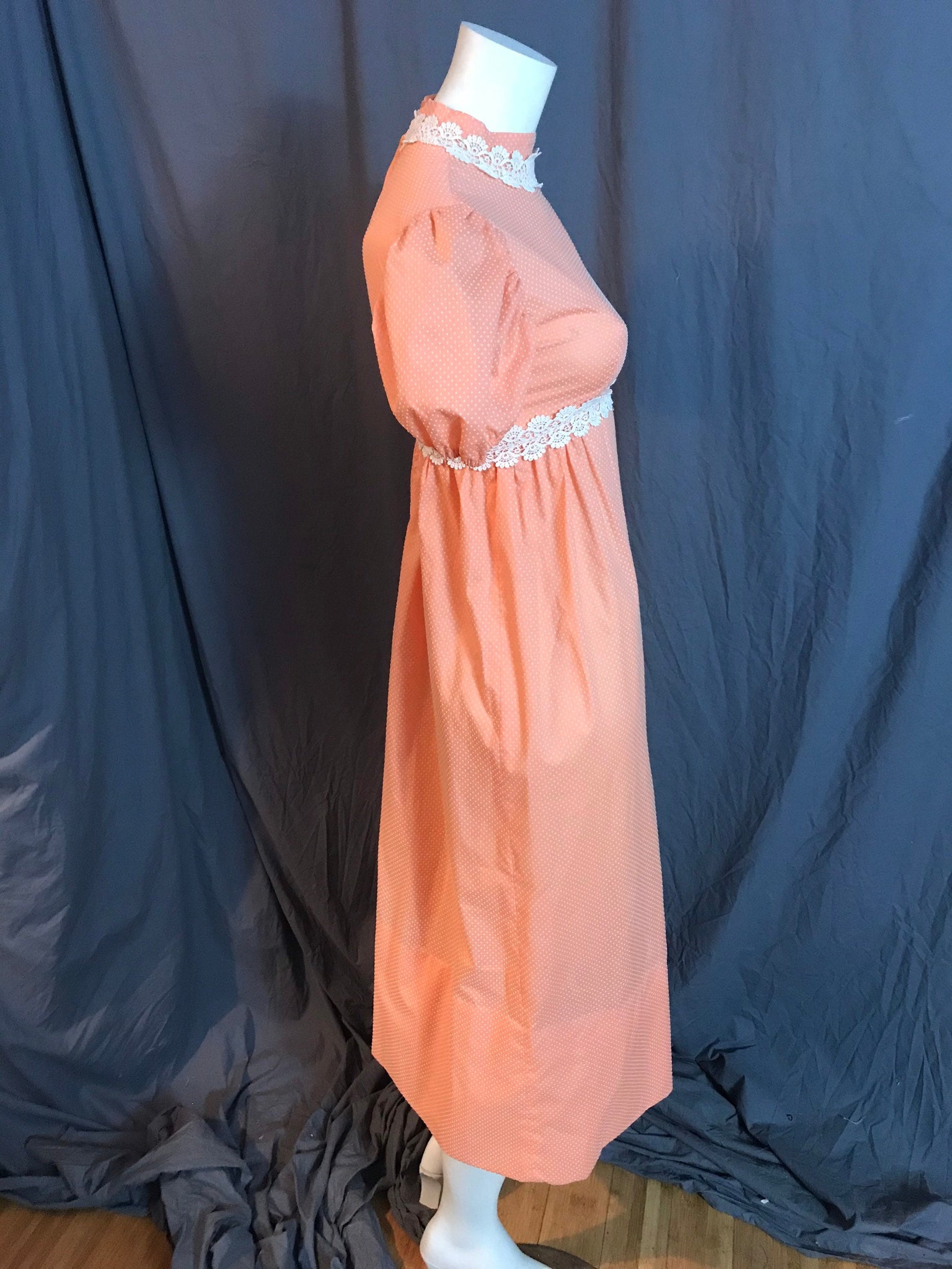 Vintage 60’s 70’s Swiss dot peach maxi dress XS / S