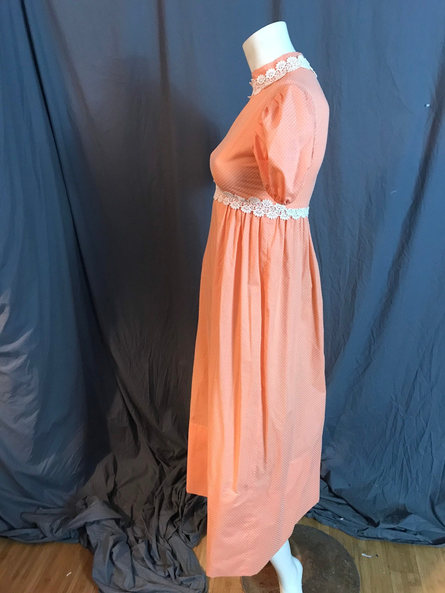 Vintage 60’s 70’s Swiss dot peach maxi dress XS / S