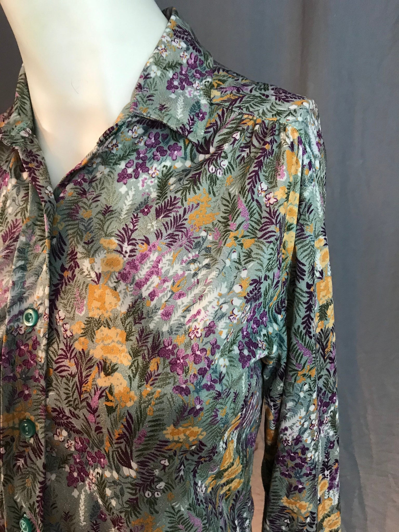 Vintage 1970’s silky women’s floral shirt 34 S