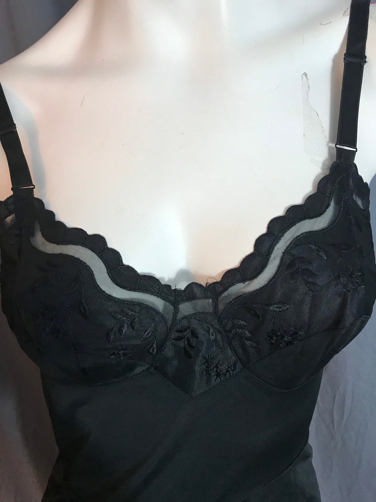 Vintage Warner’s Compli-fit, black slip 32 AVG