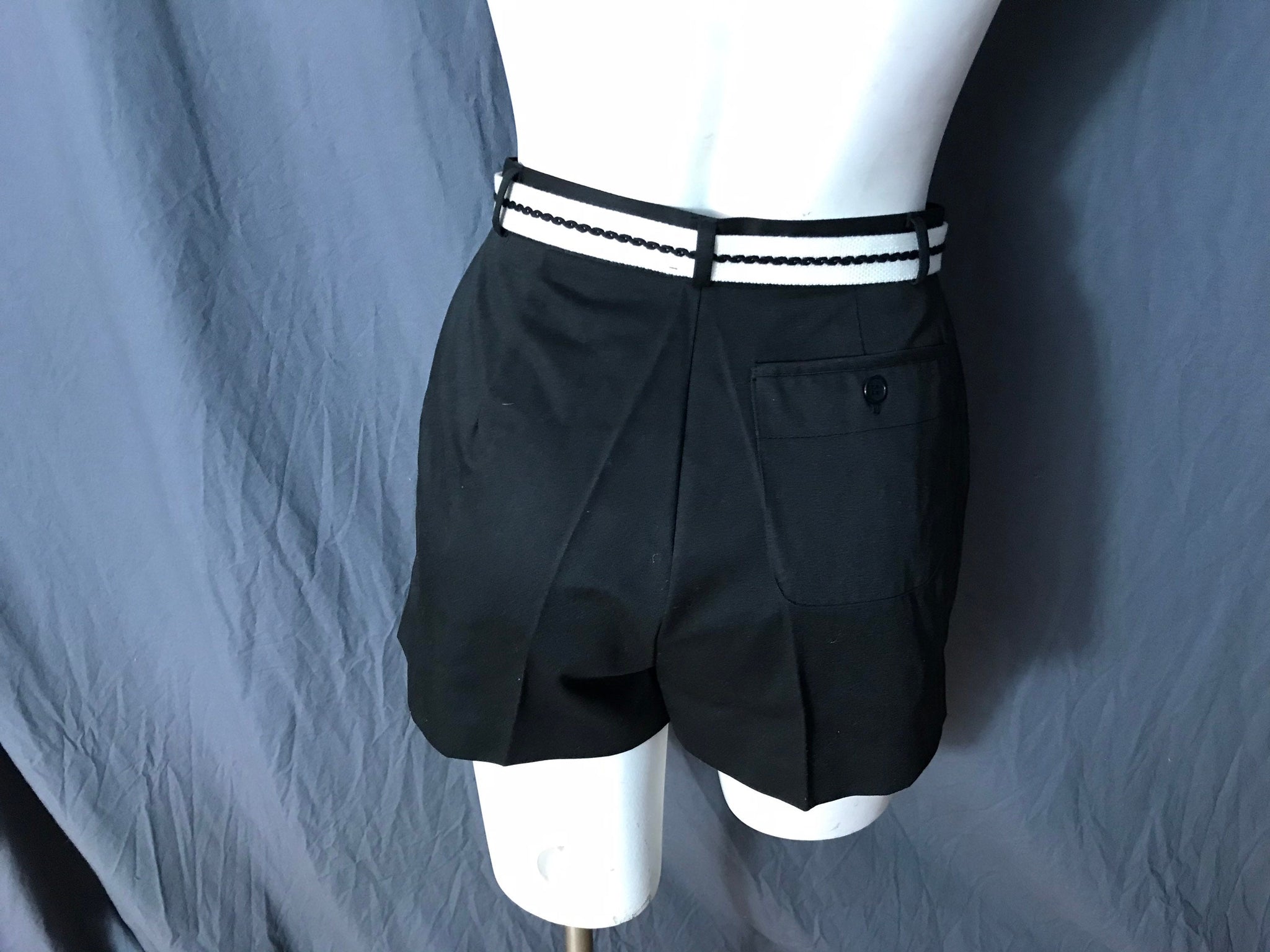 Vintage 1980’s black high waist shorts M