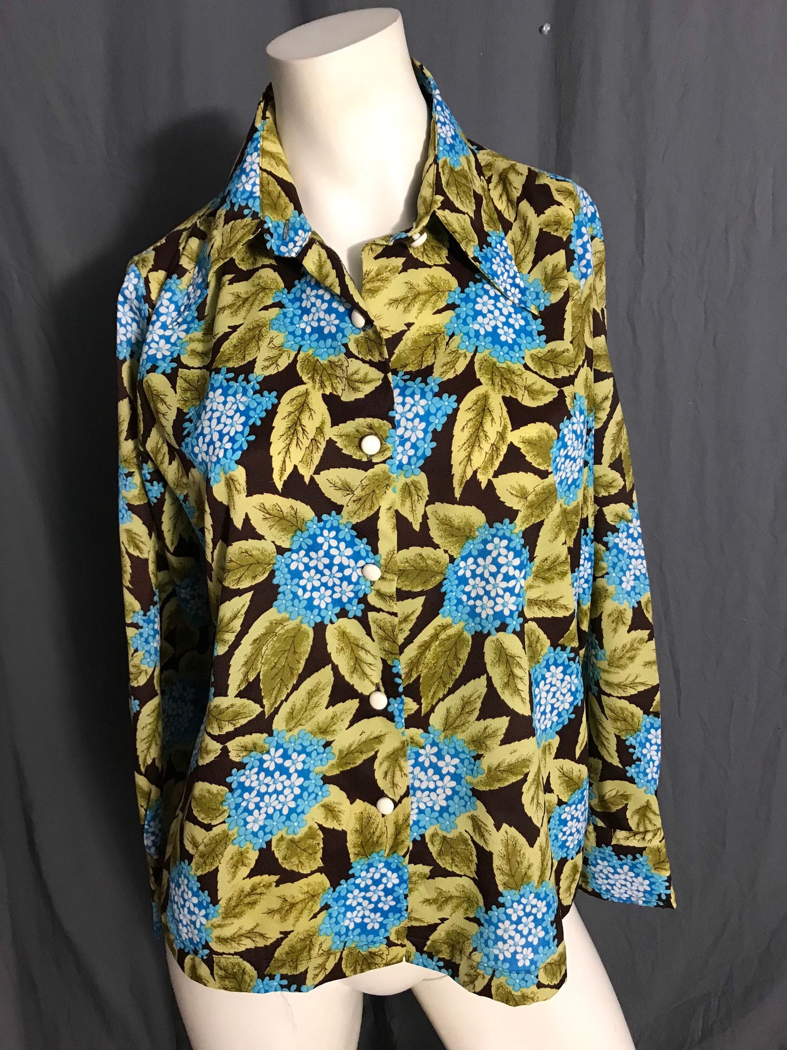 Vintage 1970’s women’s polyester tropical shirt 38 L