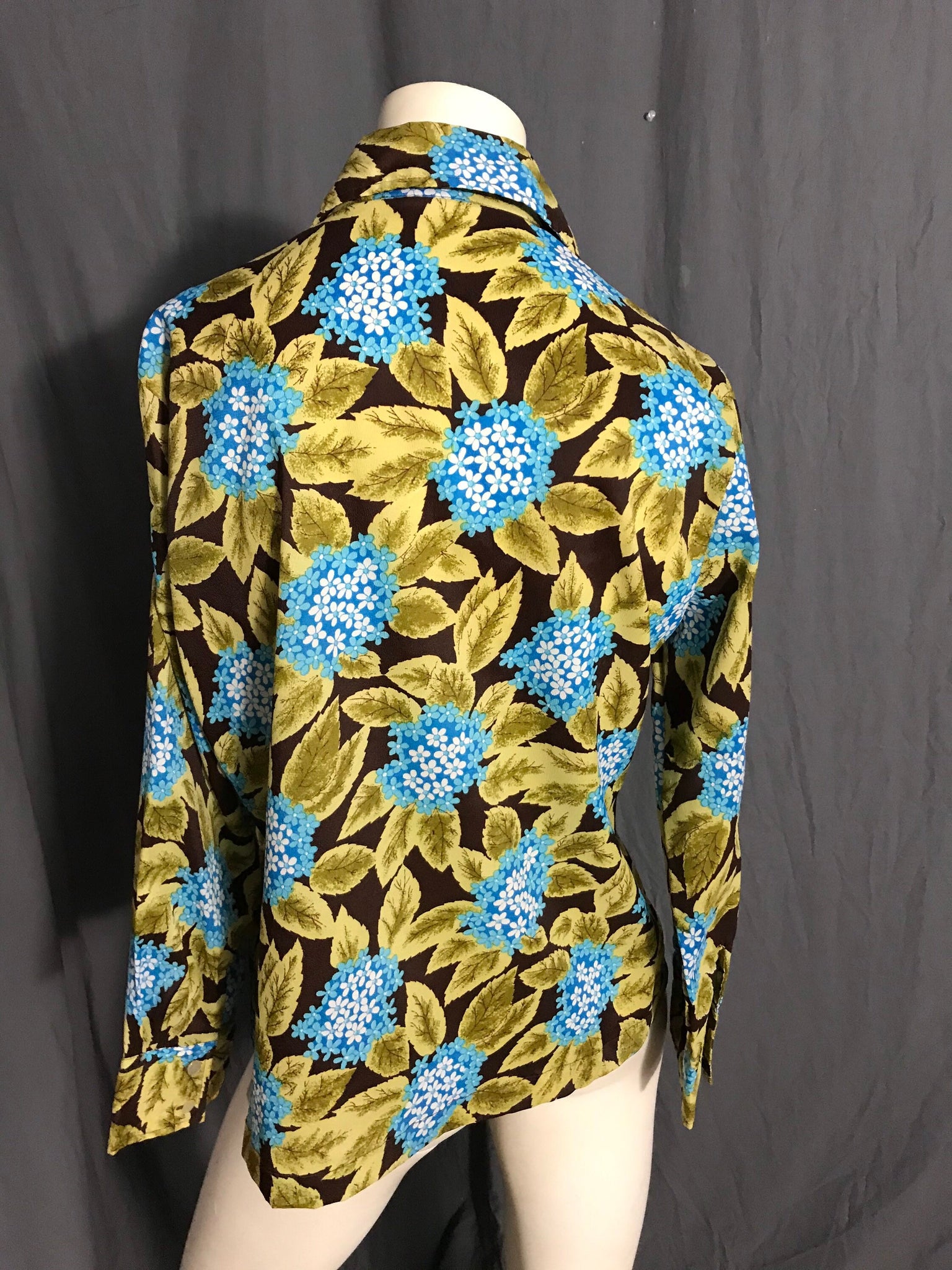 Vintage 1970’s women’s polyester tropical shirt 38 L