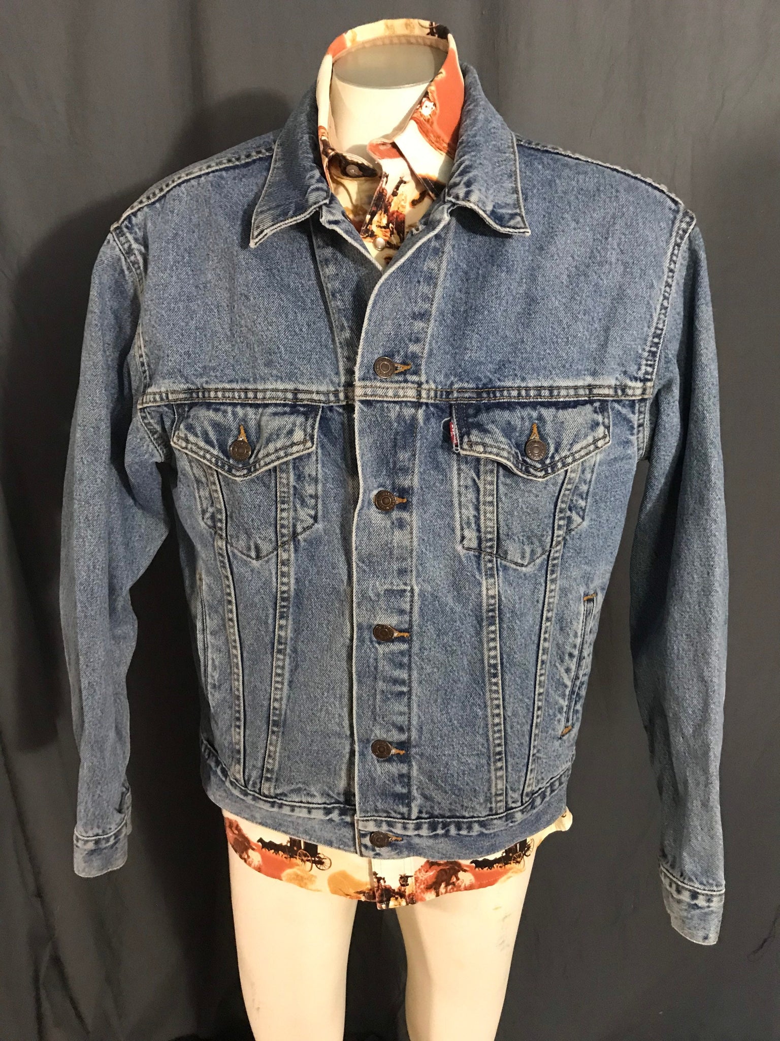 Vintage Levi’s jean jacket M