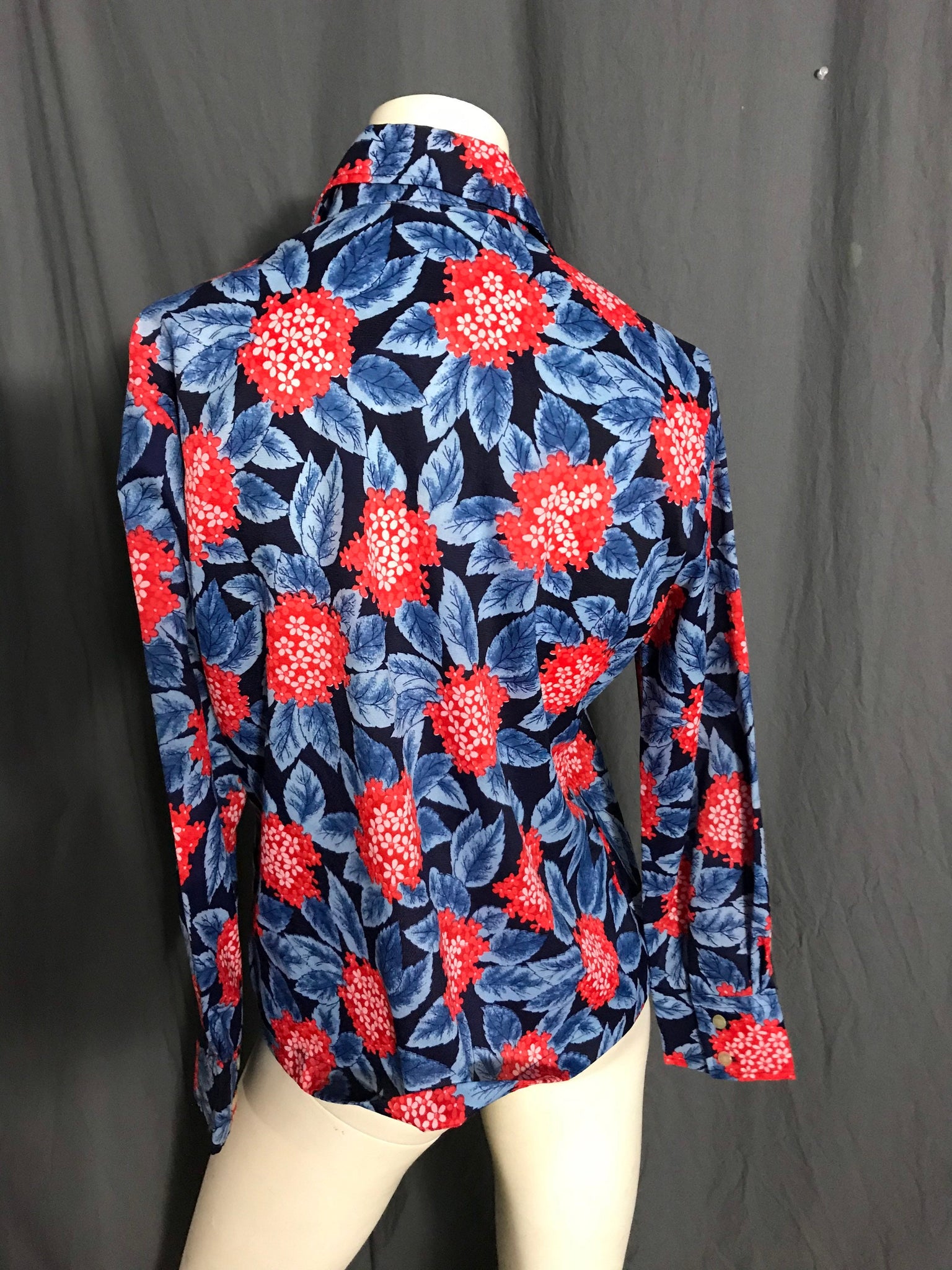 Vintage women’s 1970’s floral shirt M L