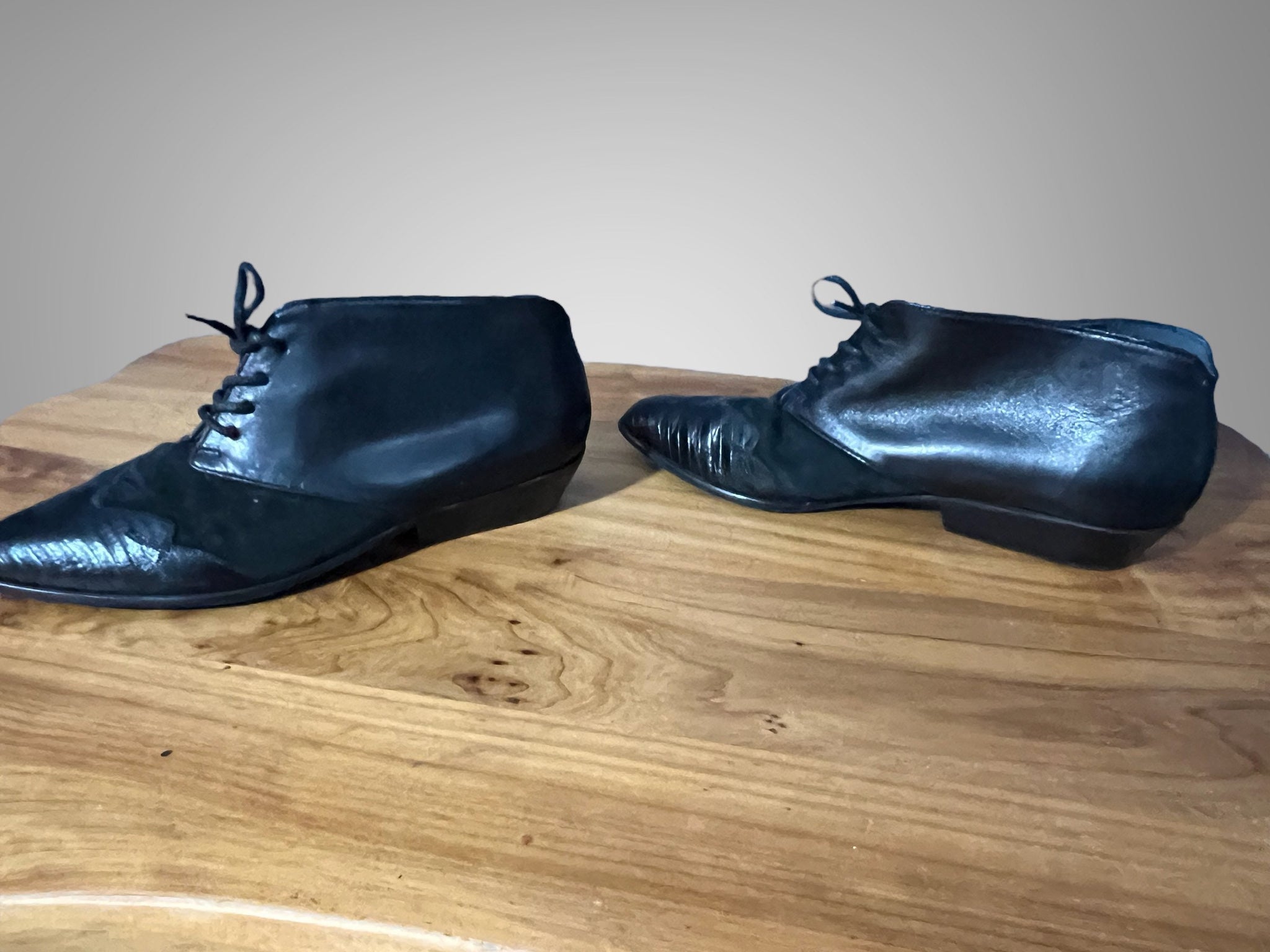 Vintage black short cut out boots 8