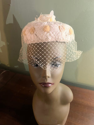 Vintage 60's daisy pillbox hat with net
