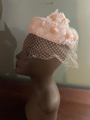 Vintage 60's daisy pillbox hat with net