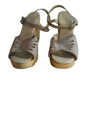 Vintage 70's tan platform shoes 6