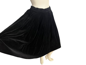 Vintage 50’s black velvet full circle skirt 28 M