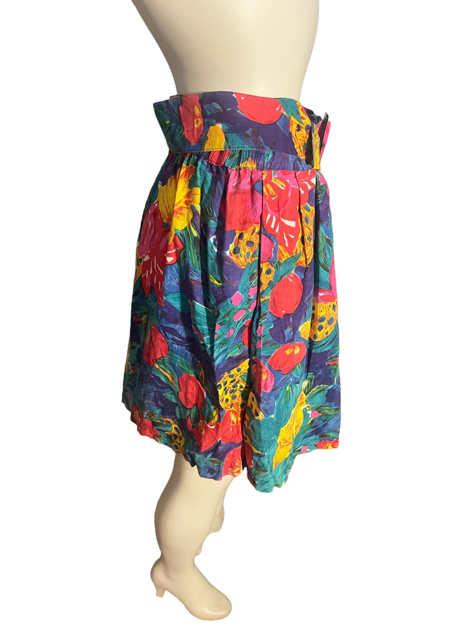 Vintage 80's tropical wide leg shorts M