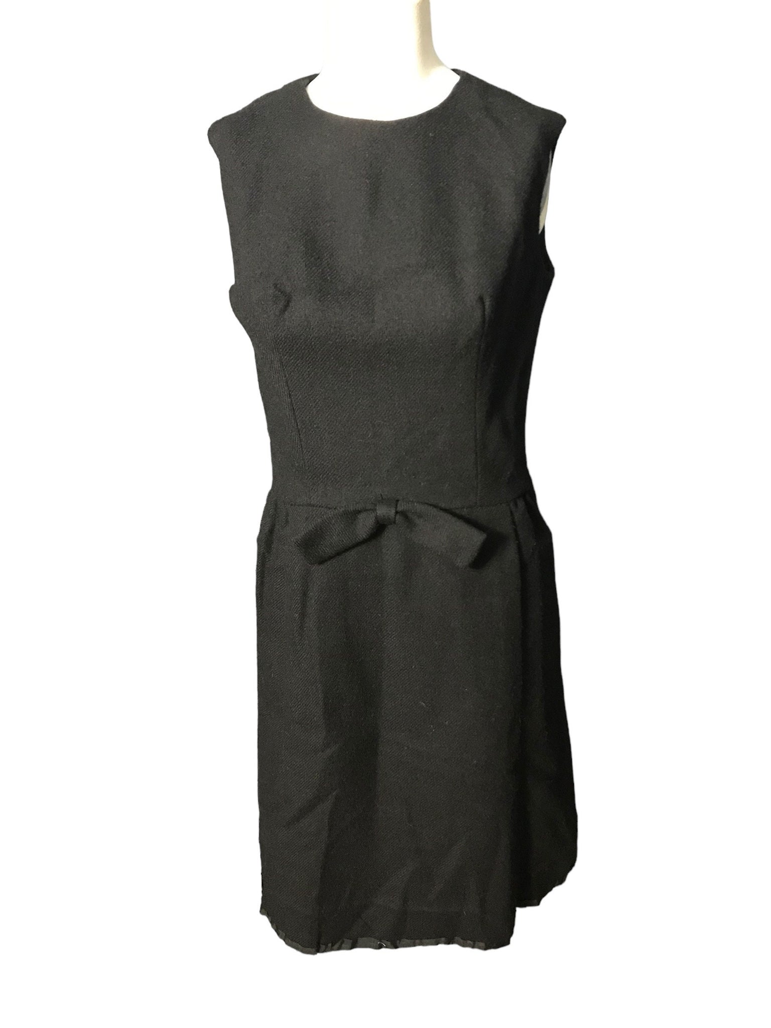 Vintage Peck & Peck black fitted 1950’s 1960’s dress M
