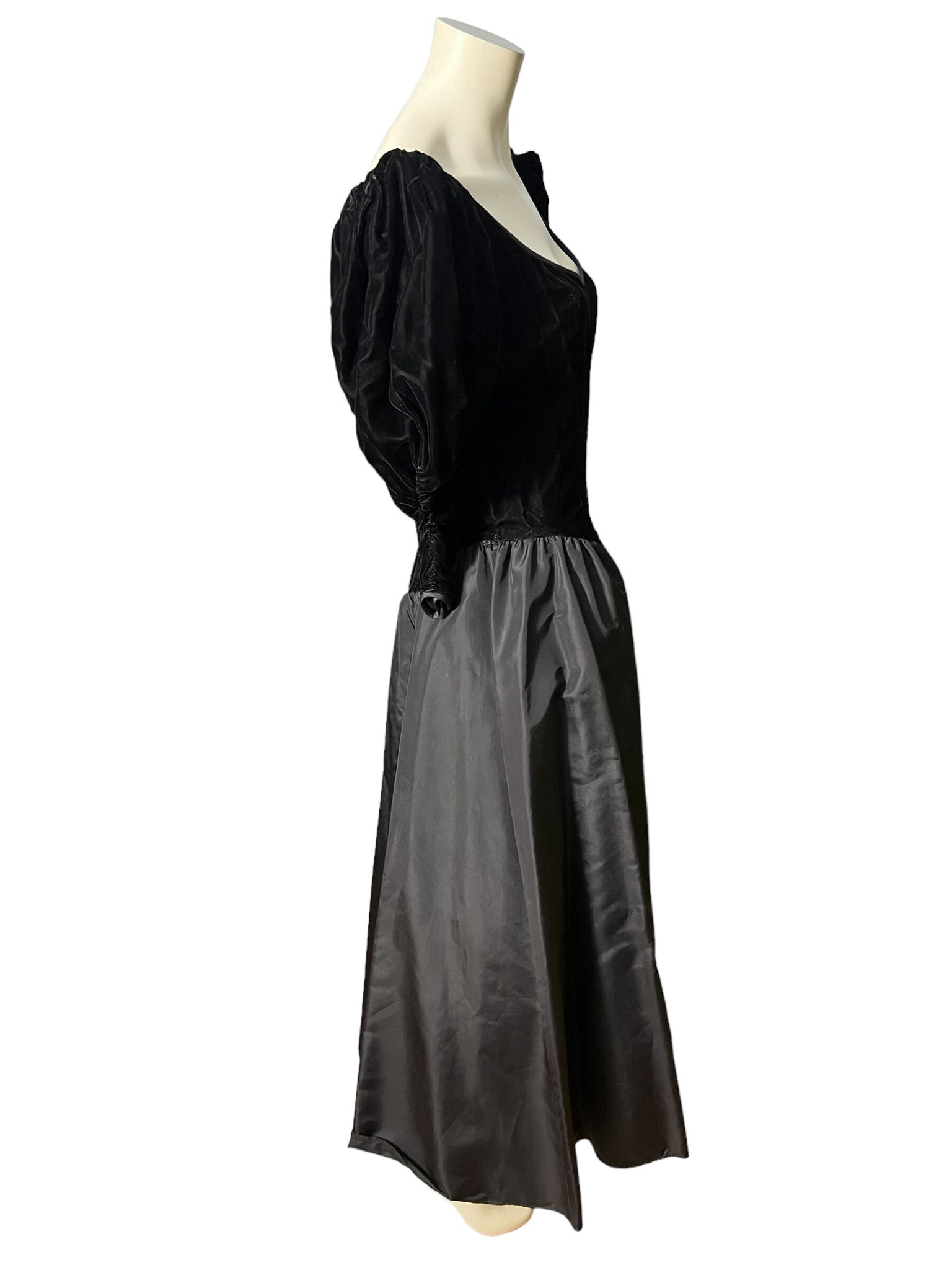 Vintage 80’s Gunne Sax dress 13 black velvet