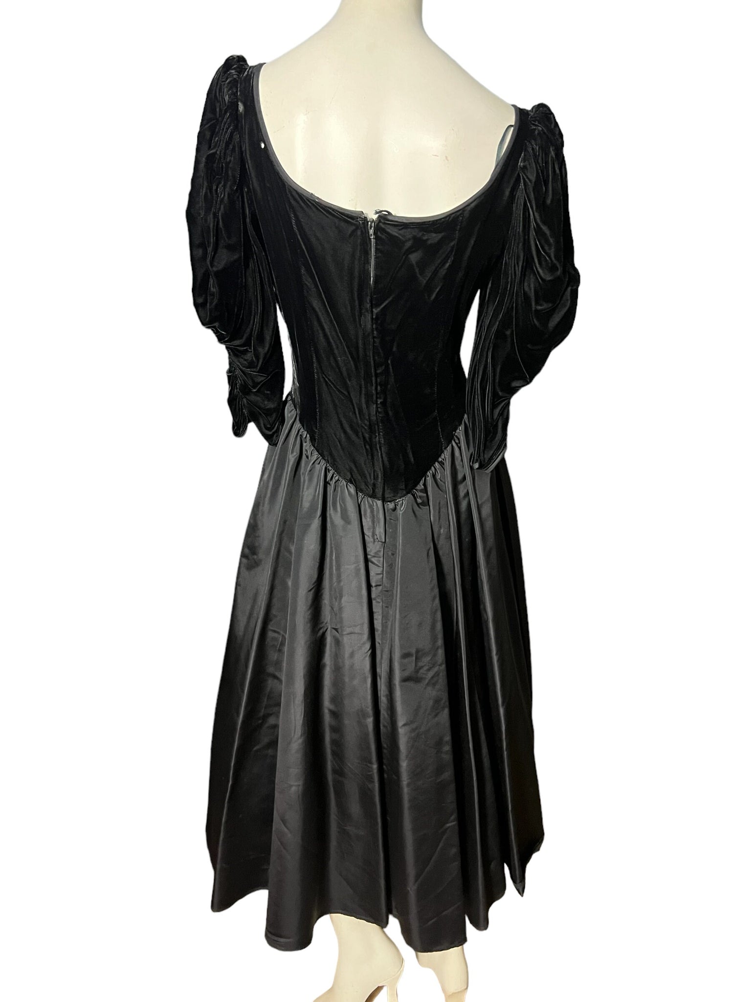 Vintage 80’s Gunne Sax dress 13 black velvet