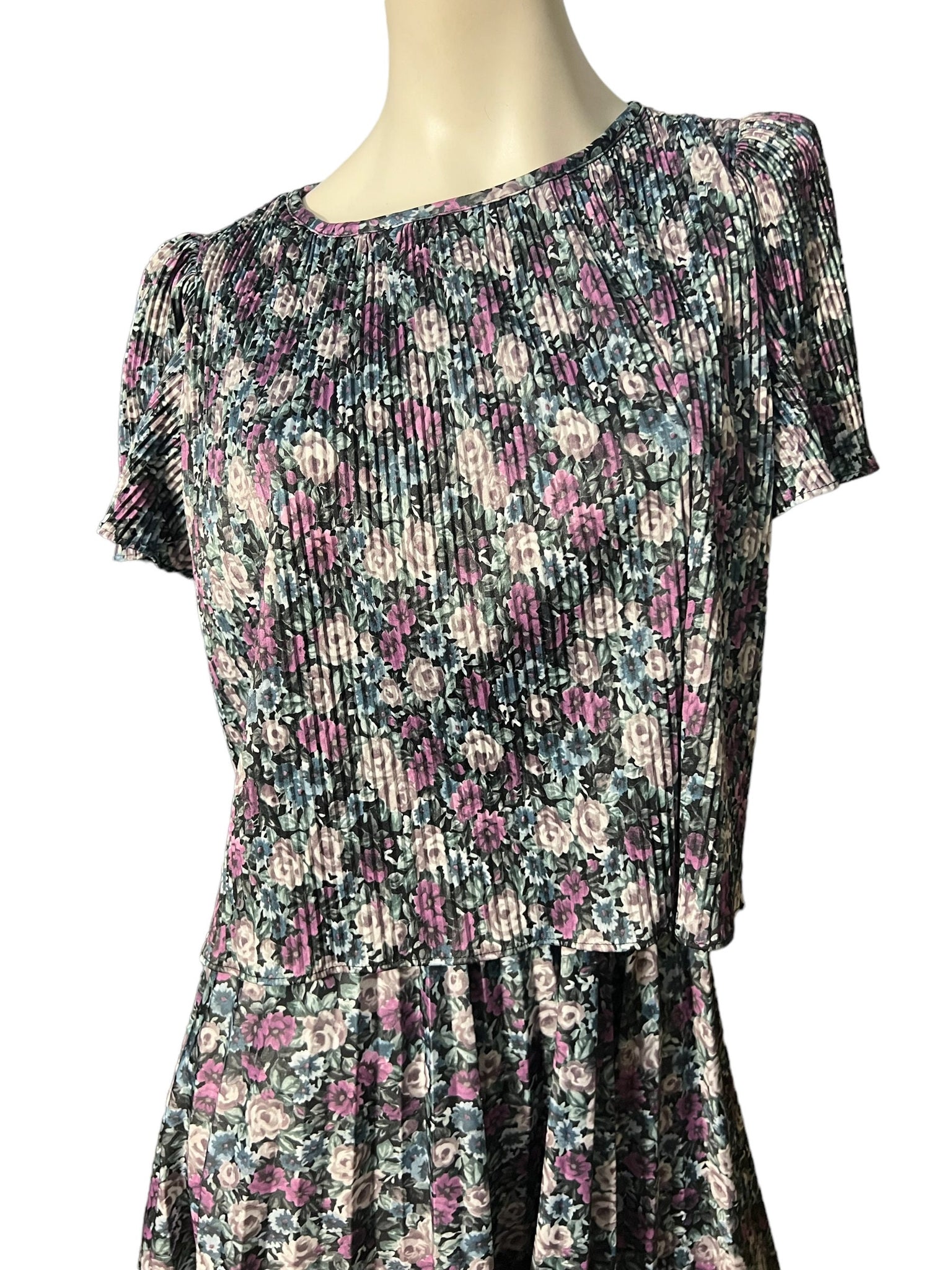 Vintage 80’s floral dress layered M