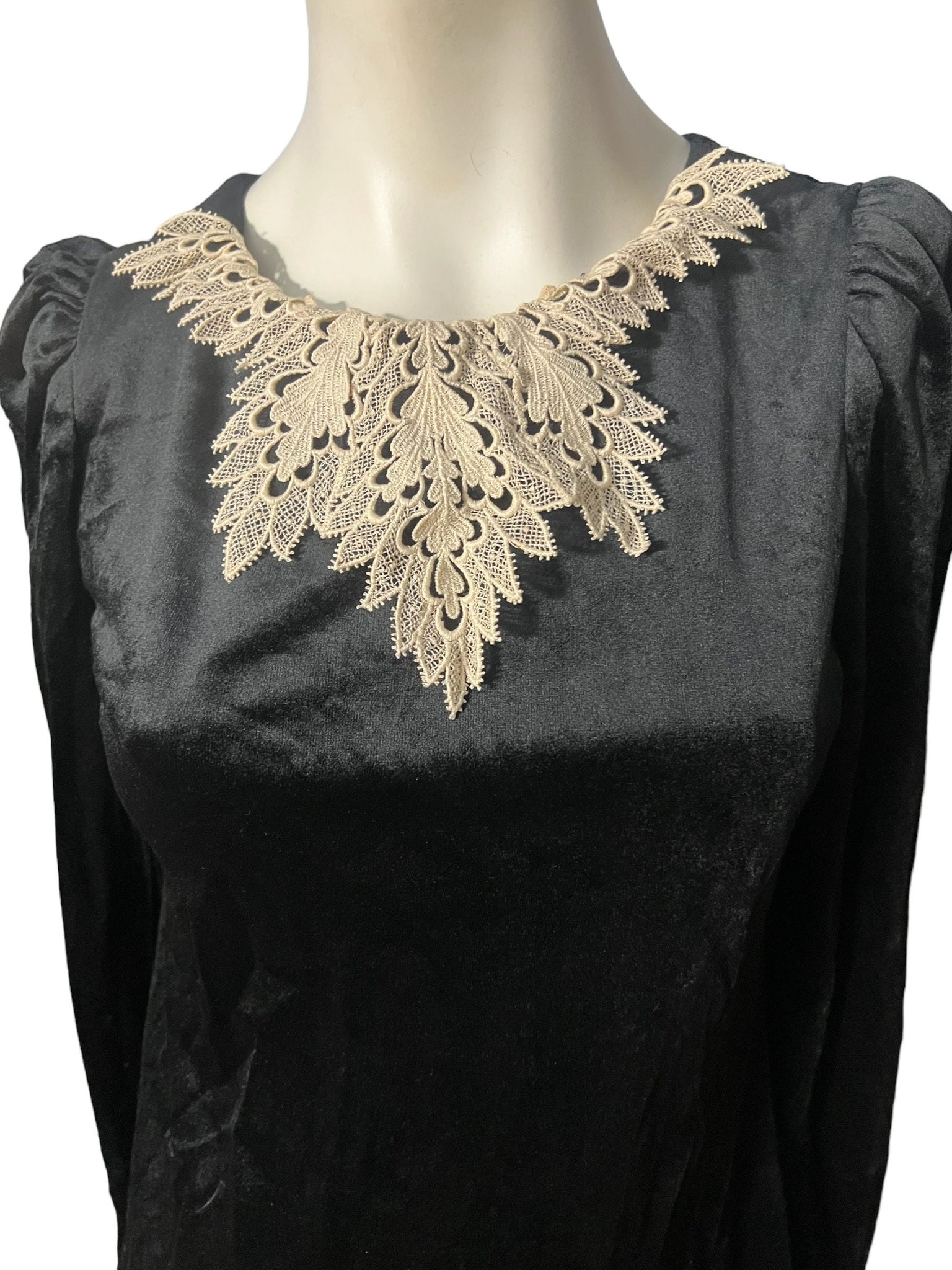 Vintage 80's Black velor Dress with lace collar 7 M