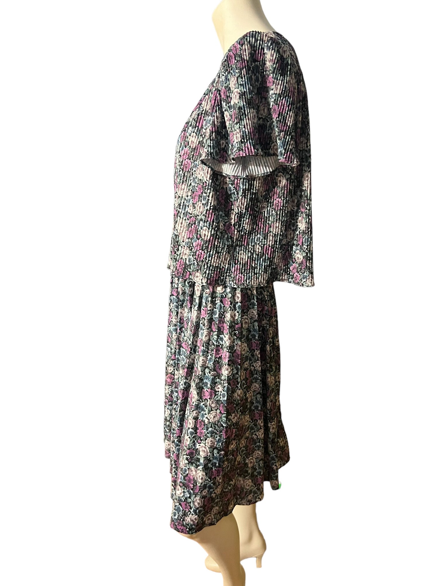 Vintage 80’s floral dress layered M