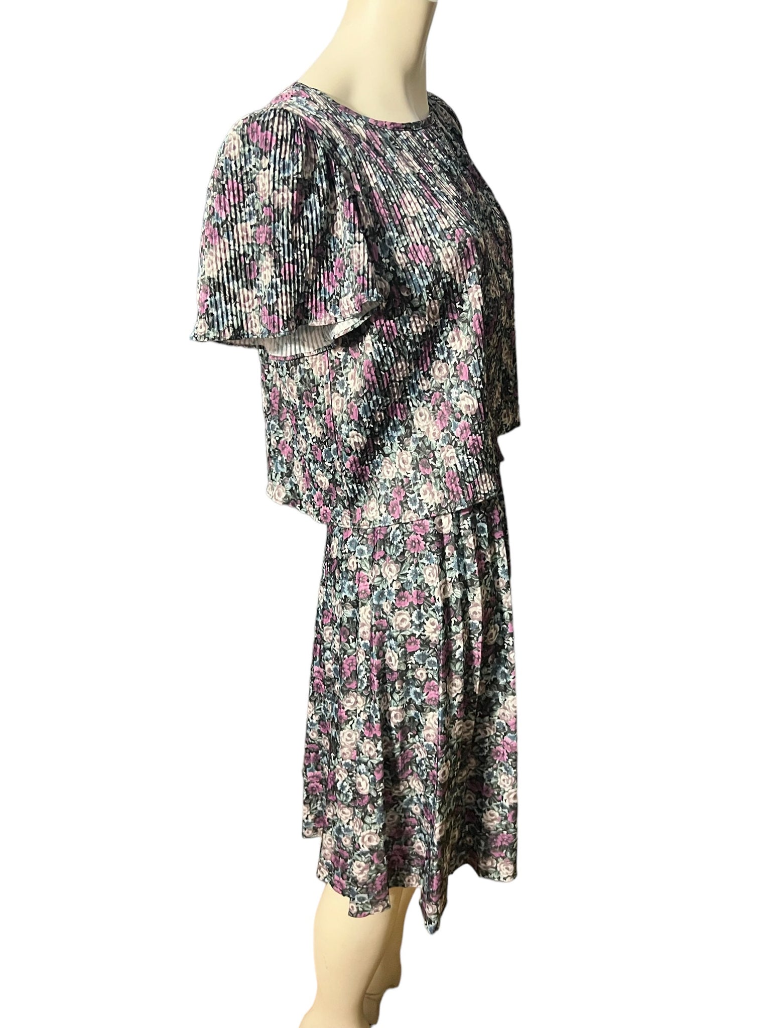Vintage 80’s floral dress layered M