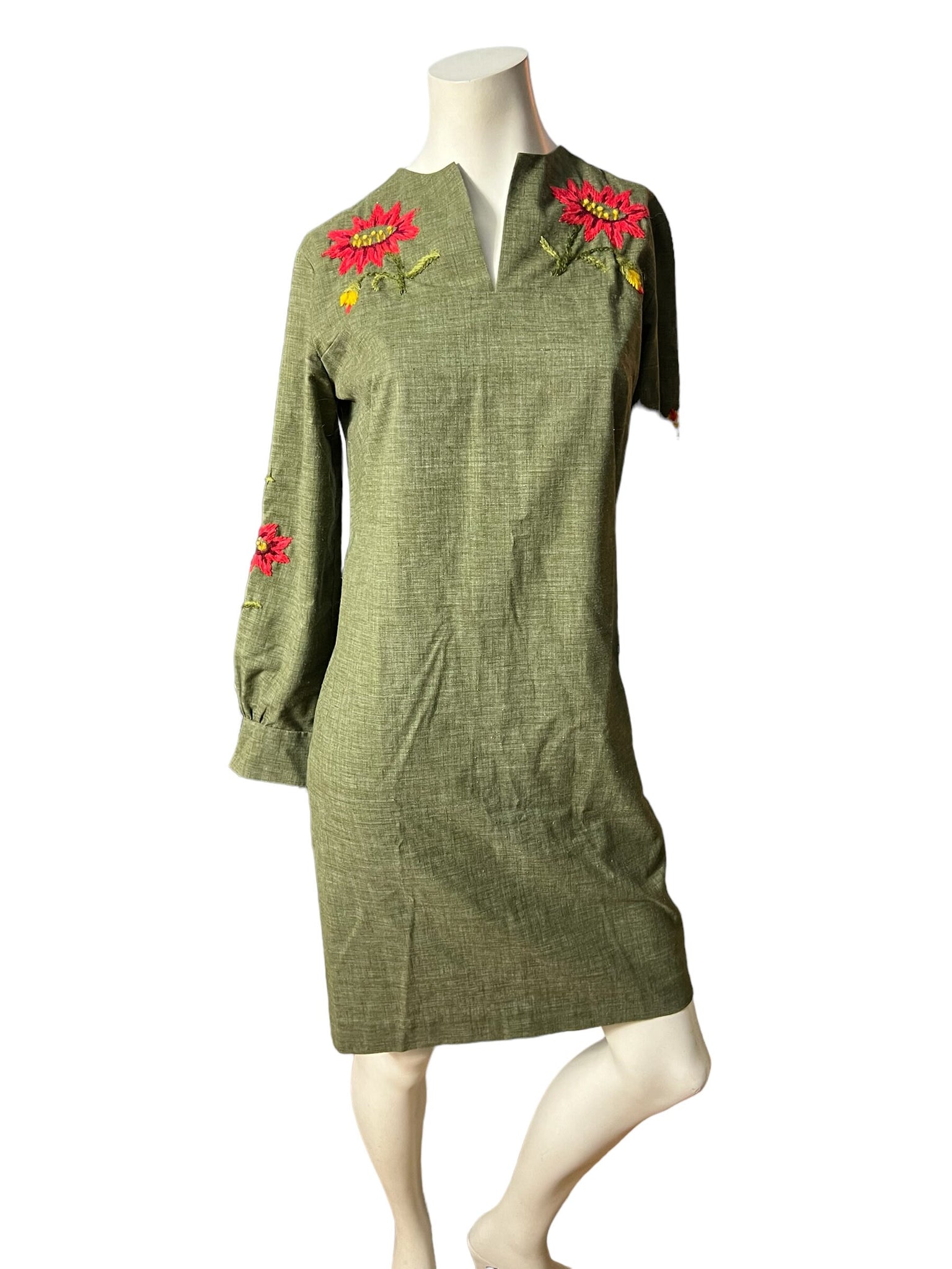 Vintage 70's green embroidered dress M