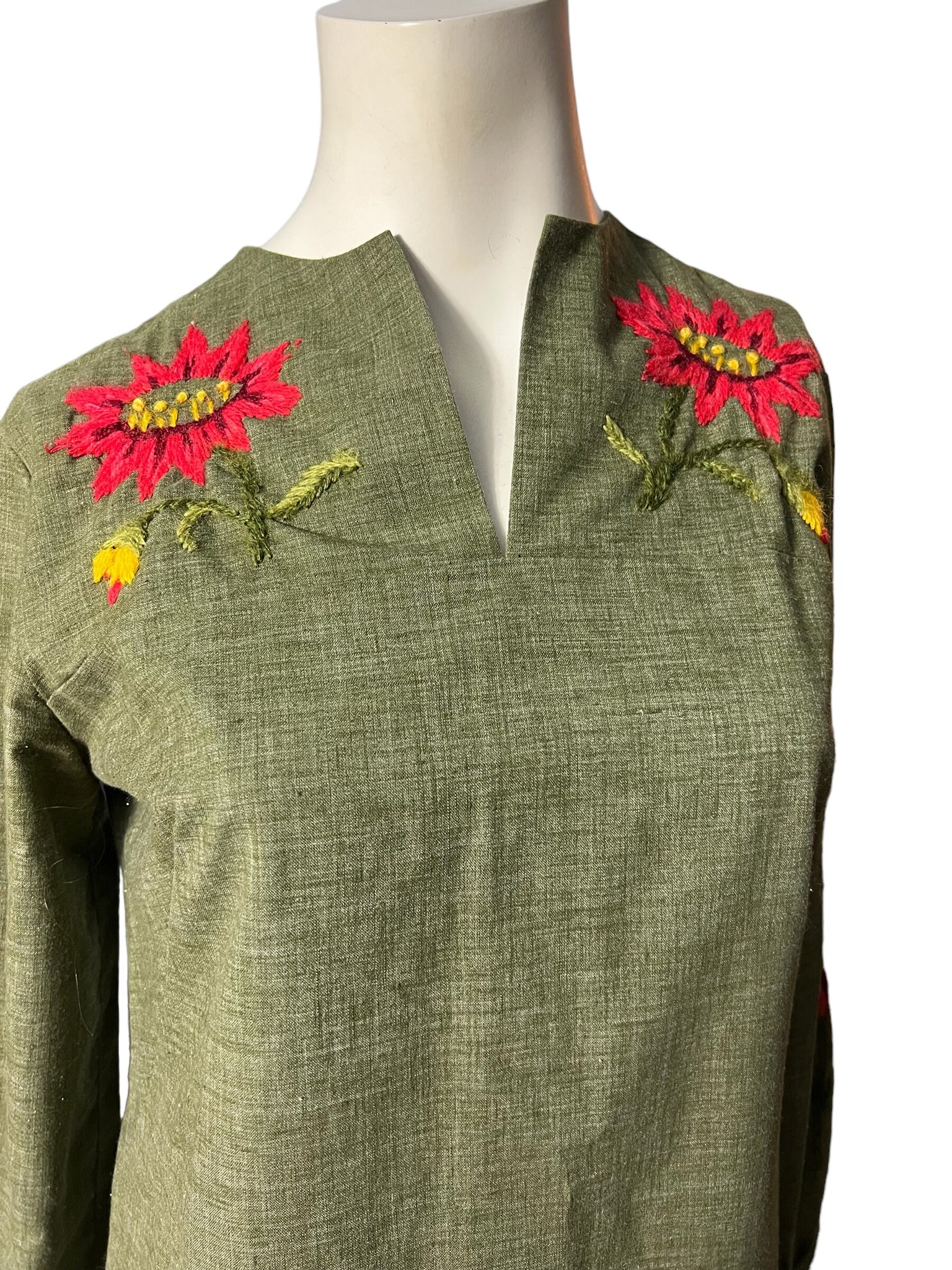 Vintage 70's green embroidered dress M