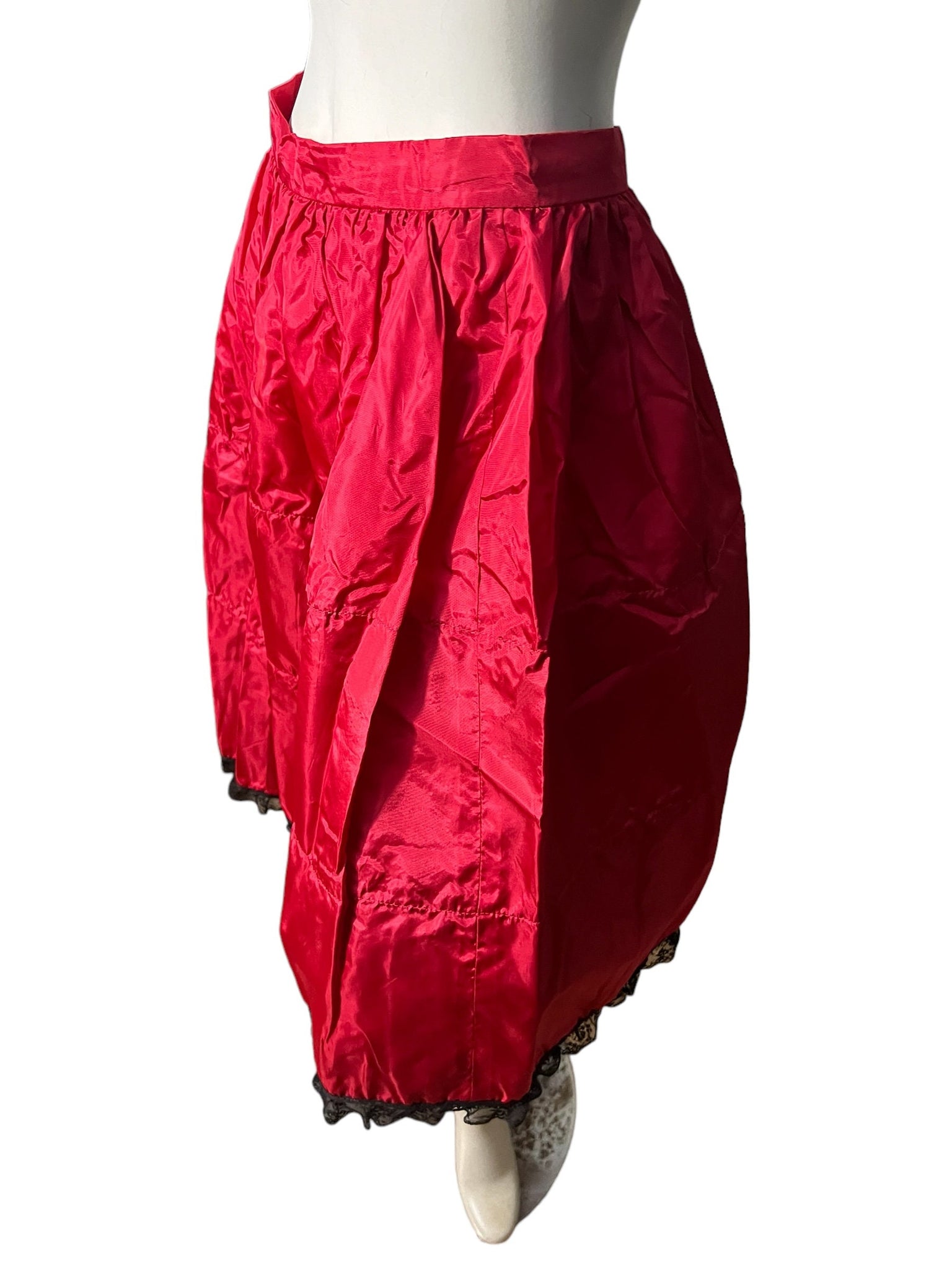 Vintage red crinoline skirt M