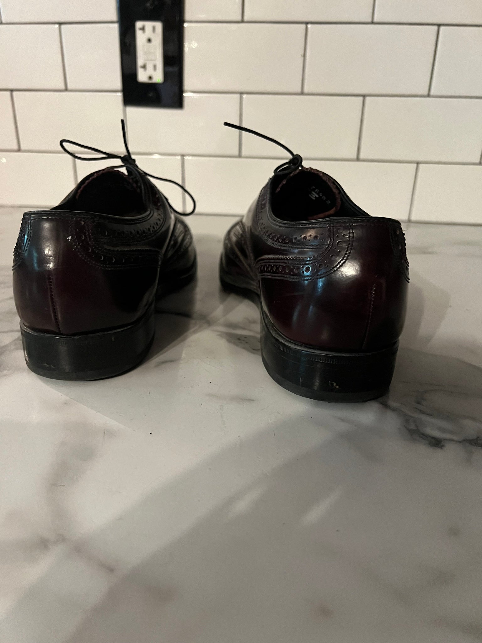 Vintage dark brown wingtips Florsheim 8.5 D