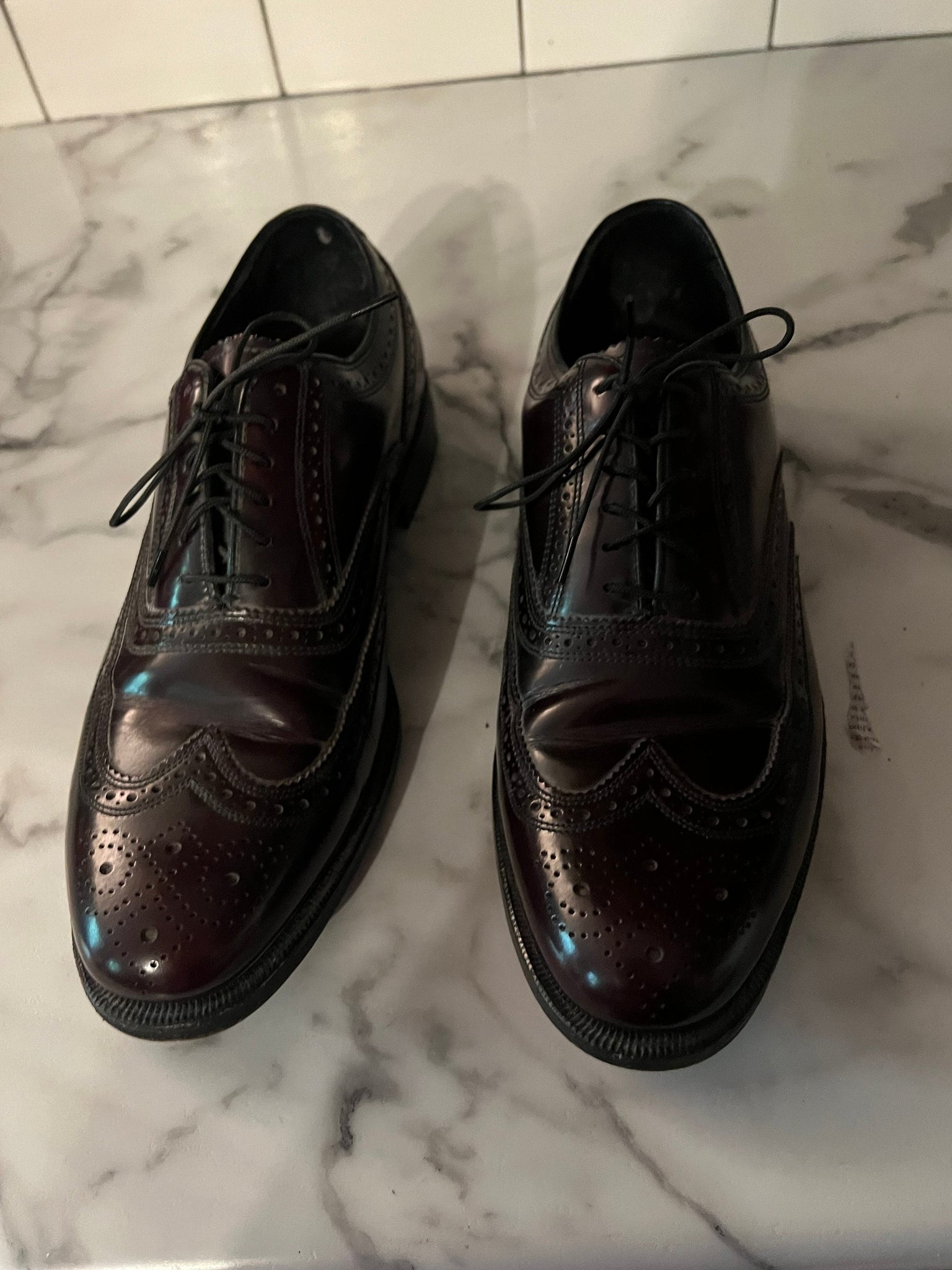 Vintage dark brown wingtips Florsheim 8.5 D