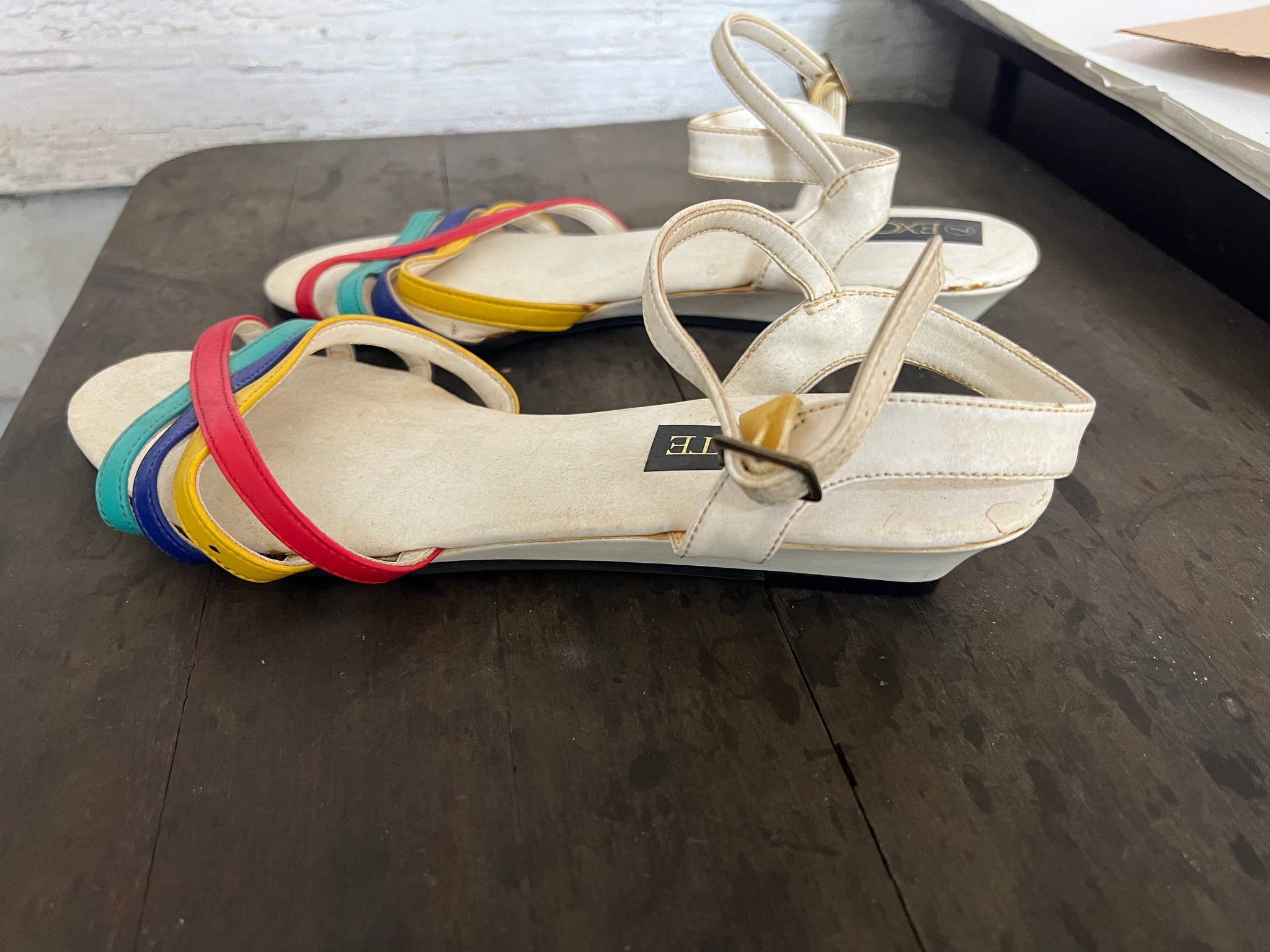 Vintage 80's rainboew sandals 7 Exquisite