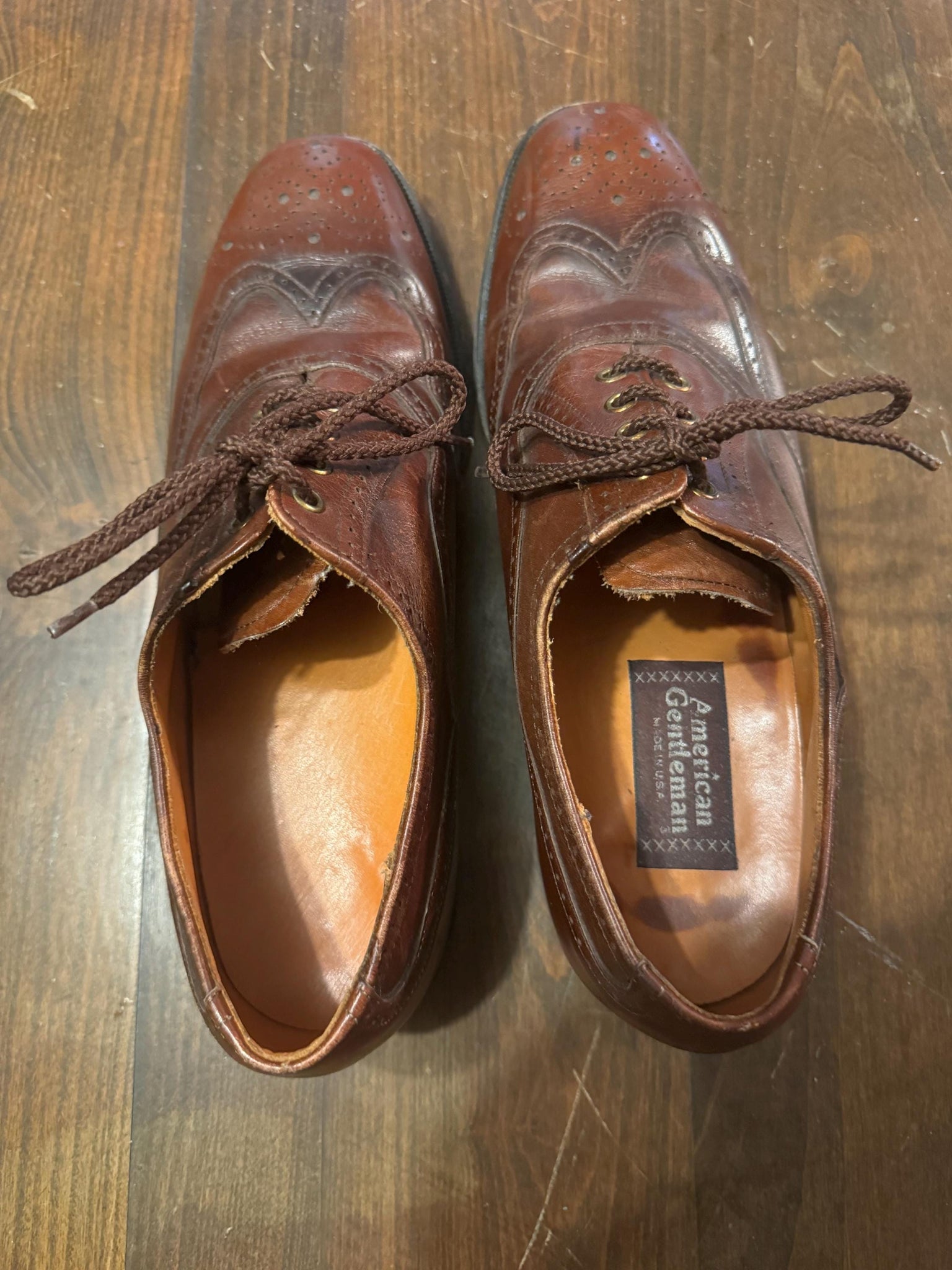Vintage men's wingtip shoes 9 D American Gentleman