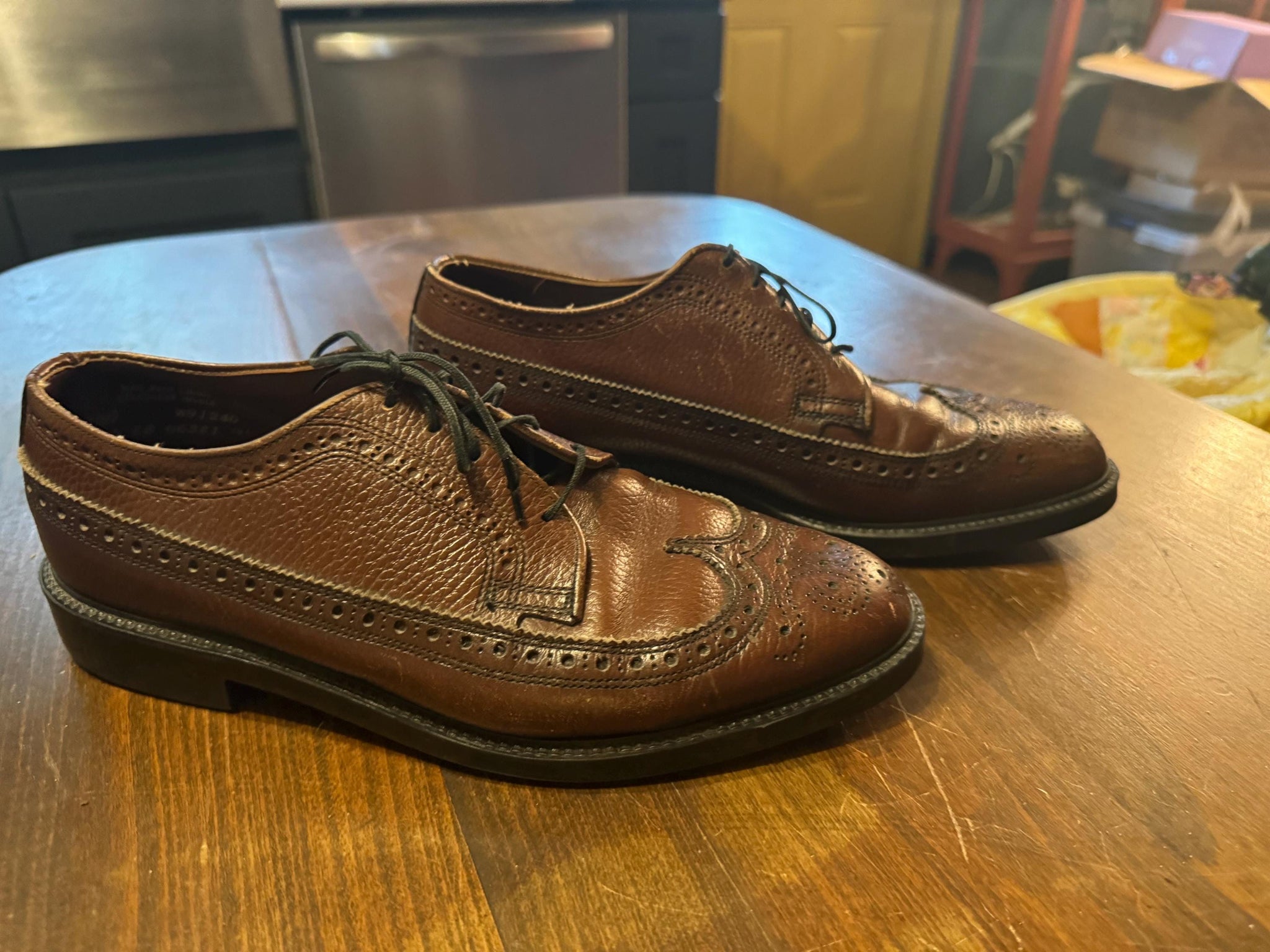 Vintage men’s Oxford wingtips 9 Thom McAnn