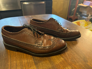 Vintage men’s Oxford wingtips 9 Thom McAnn