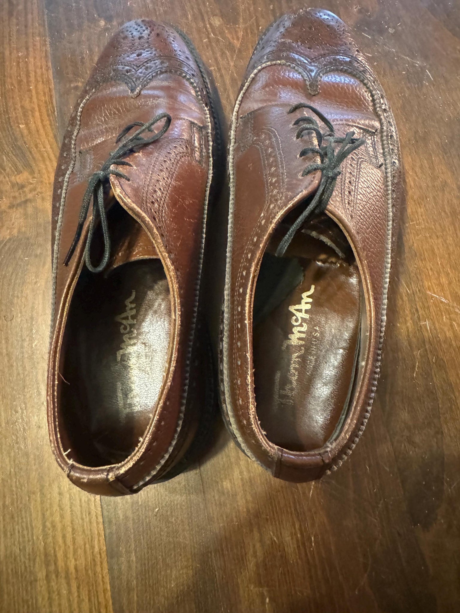 Vintage men’s Oxford wingtips 9 Thom McAnn