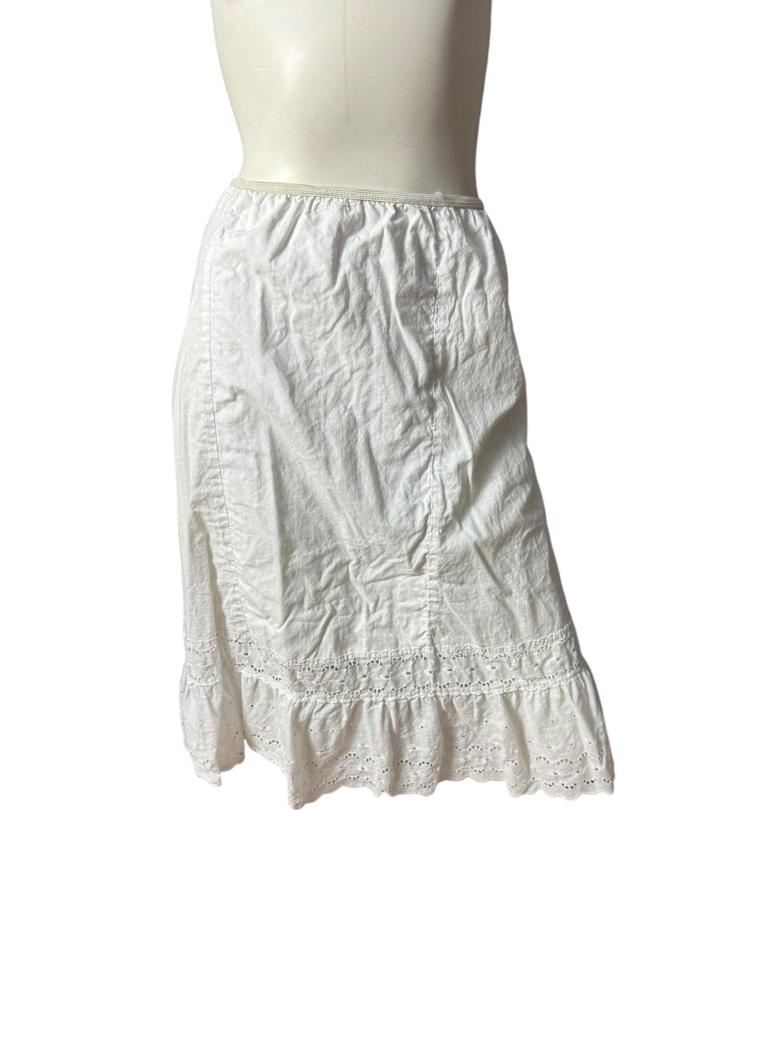 Vintage white cotton eyelet half slip M Garcrest