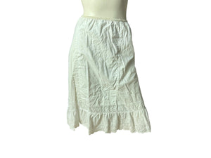 Vintage white cotton eyelet half slip M Garcrest