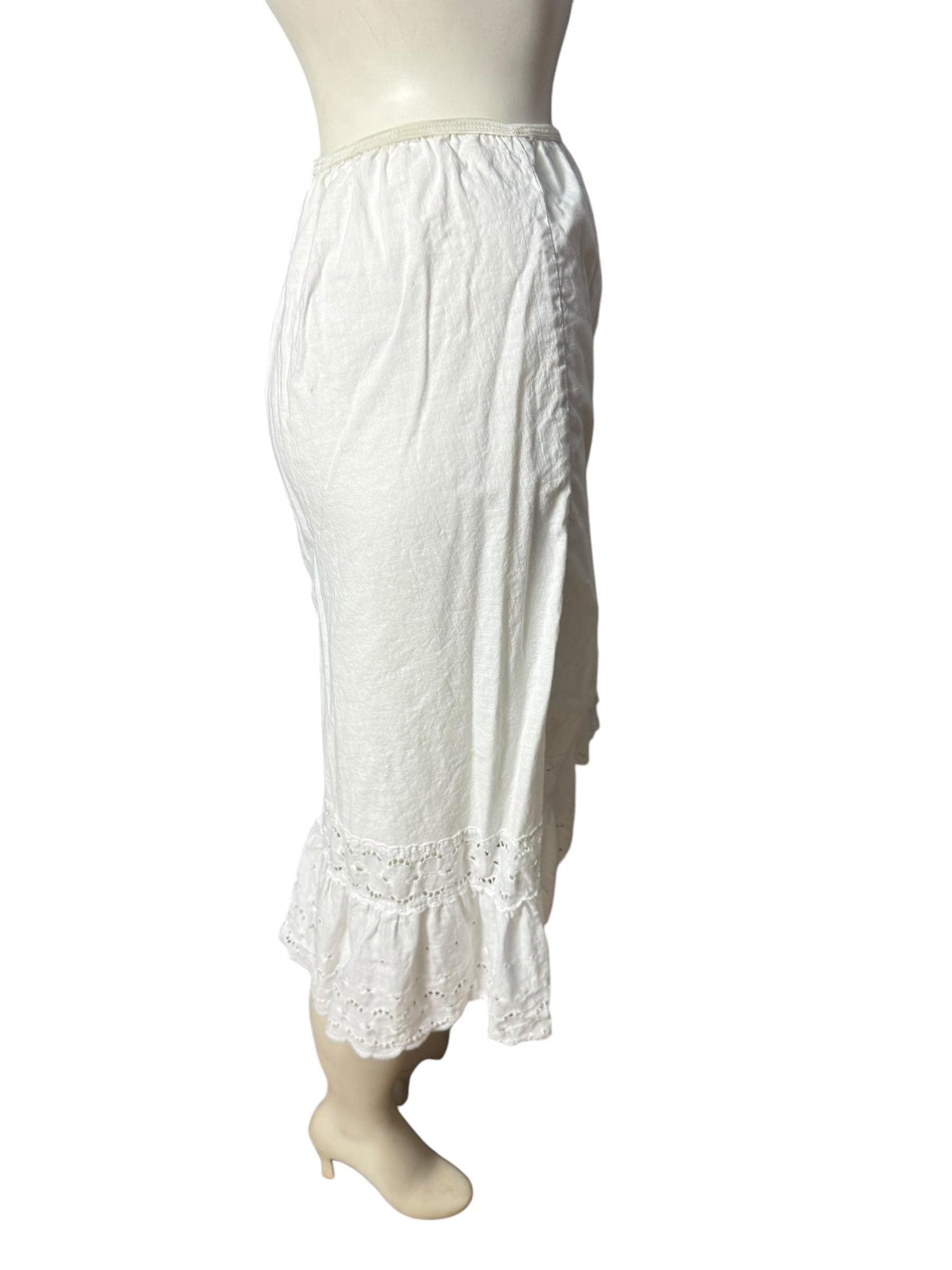 Vintage white cotton eyelet half slip M Garcrest