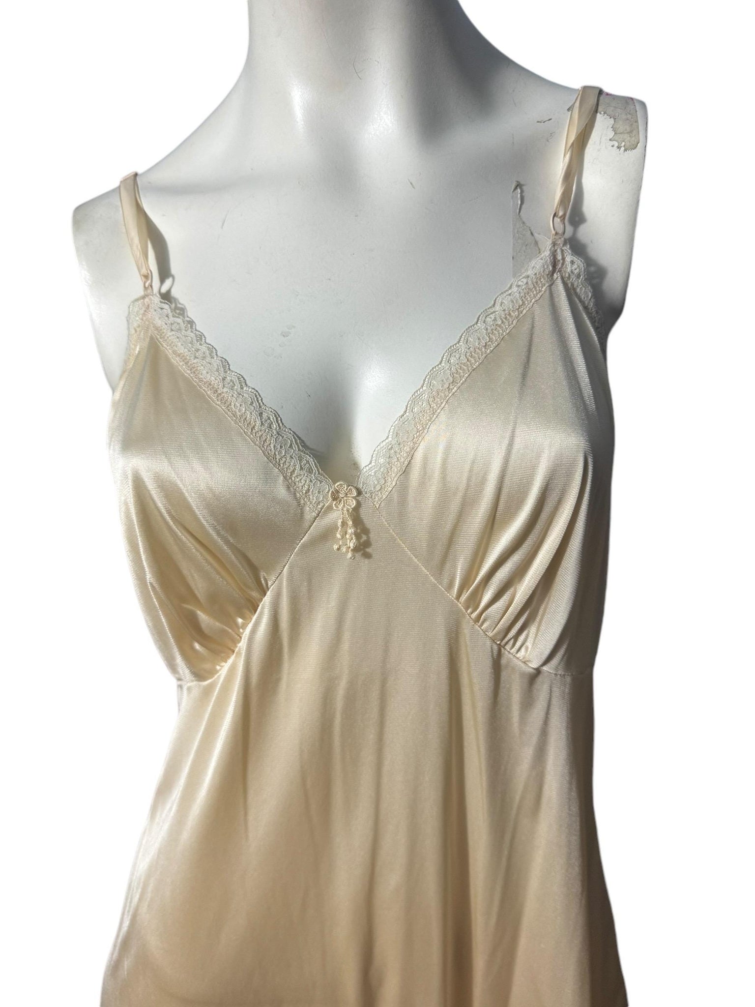 Vintage full beige slip 40 L Sears