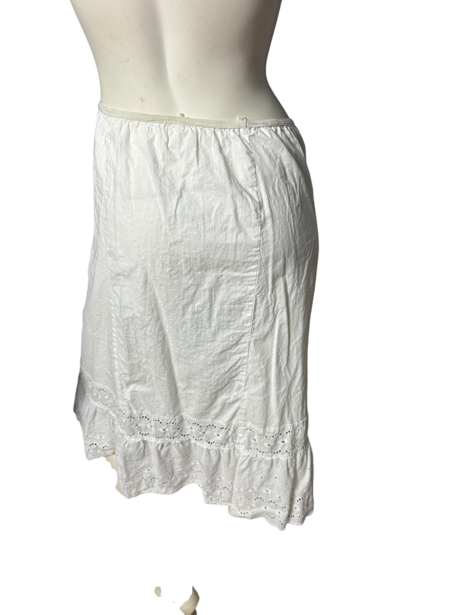 Vintage white cotton eyelet half slip M Garcrest