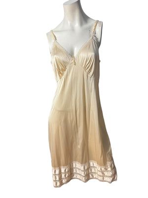 Vintage full beige slip 40 L Sears