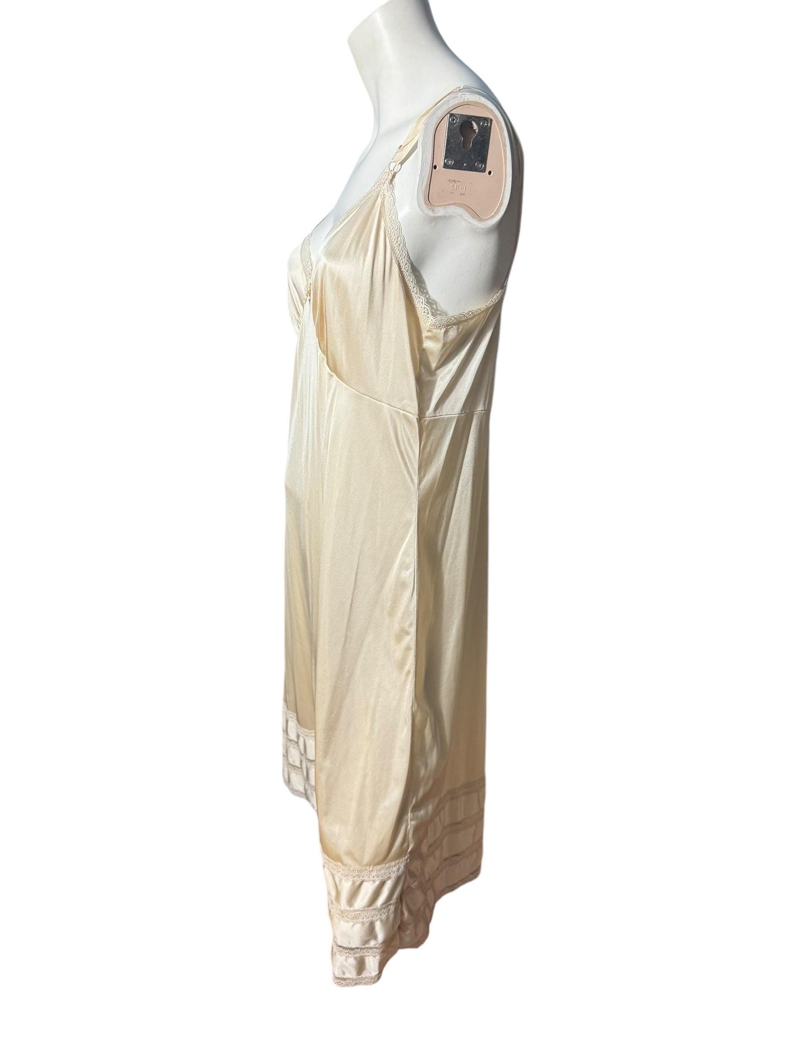 Vintage full beige slip 40 L Sears