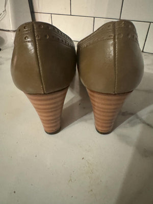 Vintage taupe 60's heels 9.5 AA Johansen