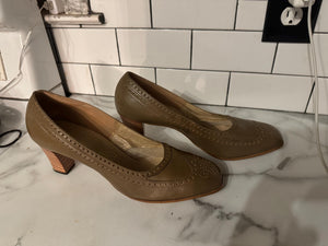 Vintage taupe 60's heels 9.5 AA Johansen