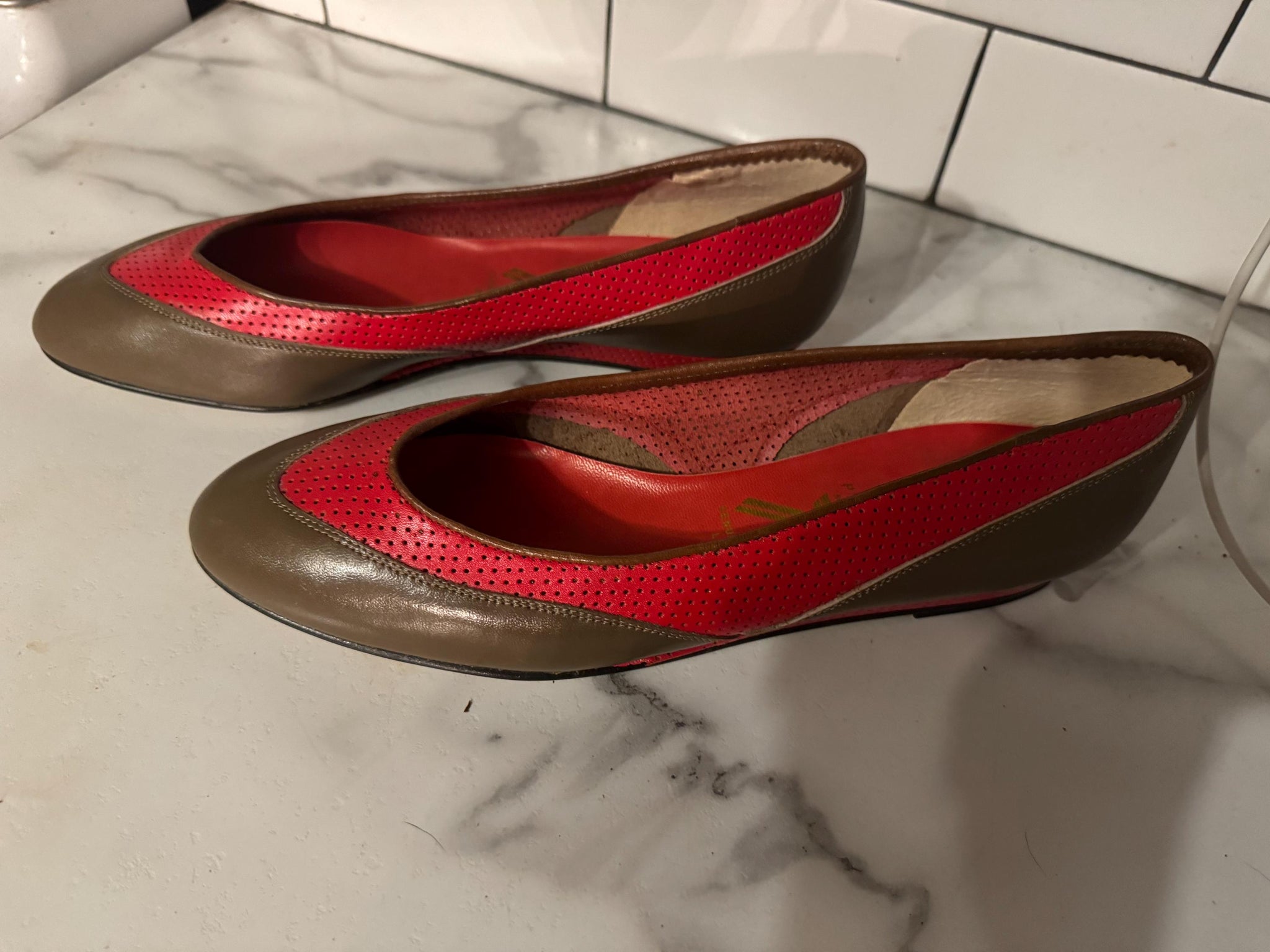 Vintage 60's red & taupe flats 8.5 M Pierre France