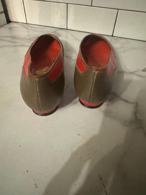Vintage 60's red & taupe flats 8.5 M Pierre France