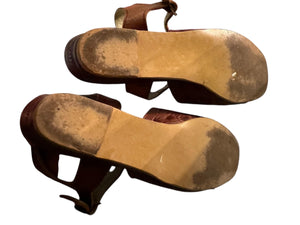 Vintage leather embossed sandals 5.5