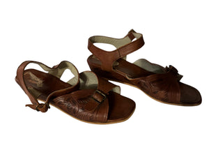 Vintage leather embossed sandals 5.5
